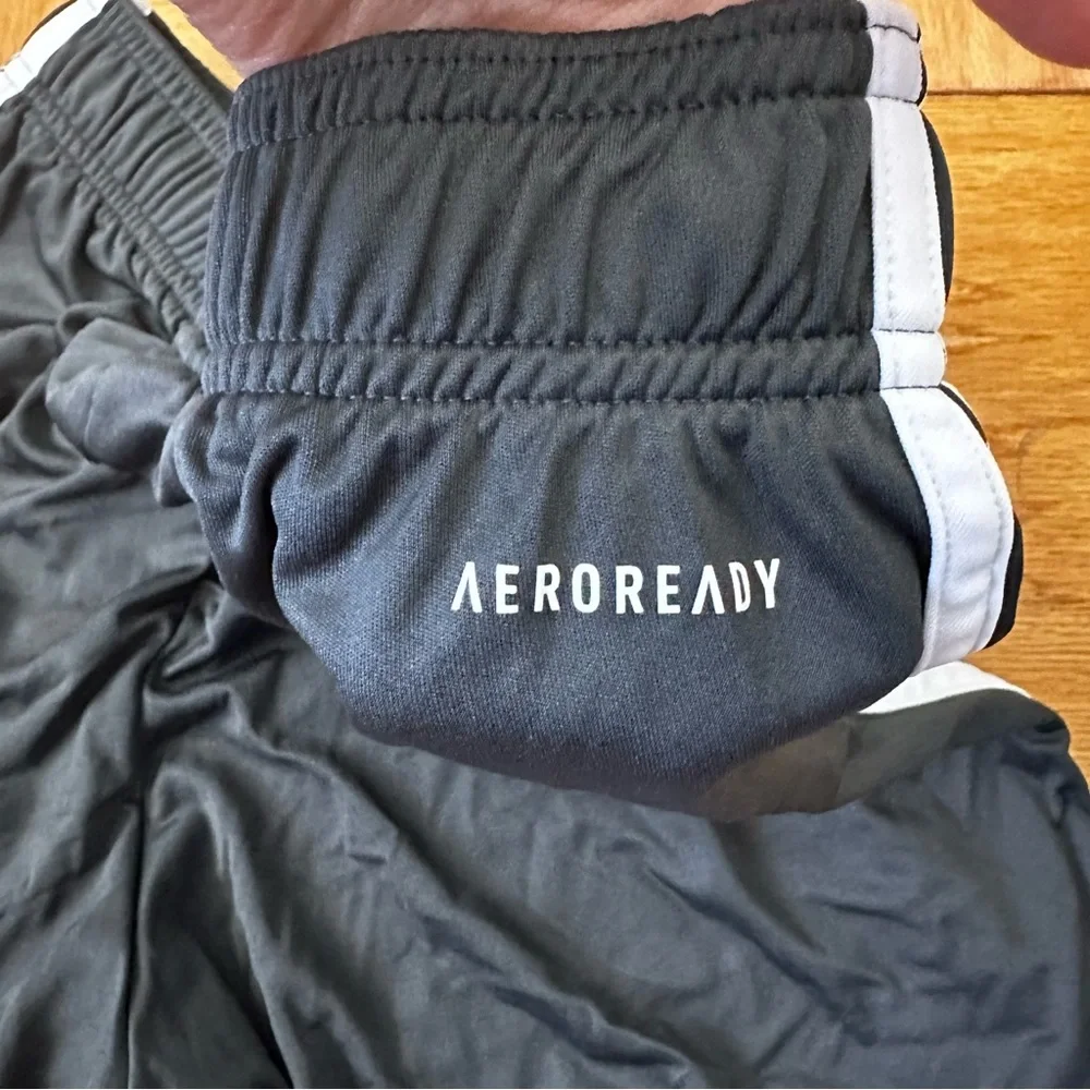 Adidas Men’s 7-inch inseam athletic short - Picture 5 of 7